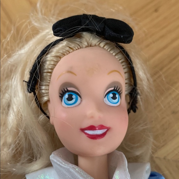 Alice in wonderland doll - Picture 3 of 3